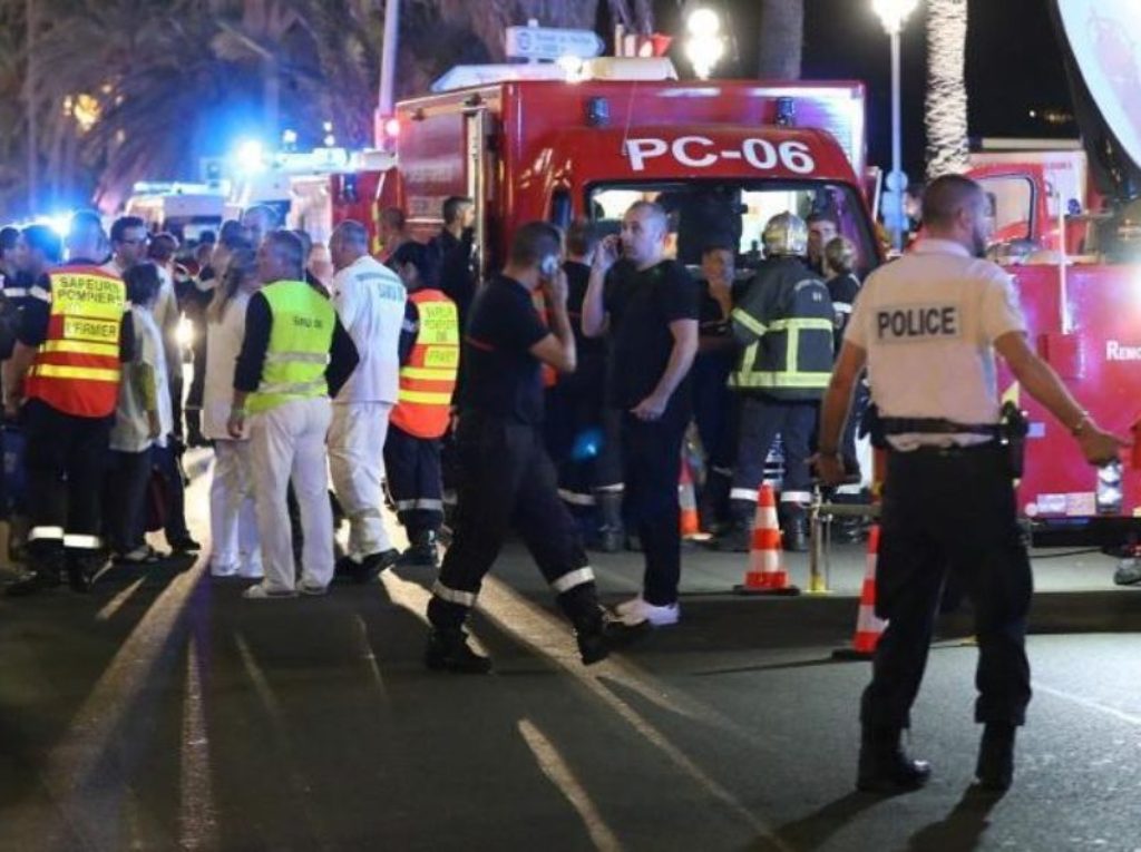 Una drammatica immagine dell'attentato a Nizza