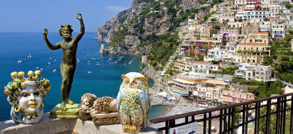 Spuntano come funghi in Italia gli annunci relativi a case vacanza e alloggi a uso turistico abusivi e fuorilegge: Codacons chiede più controlli