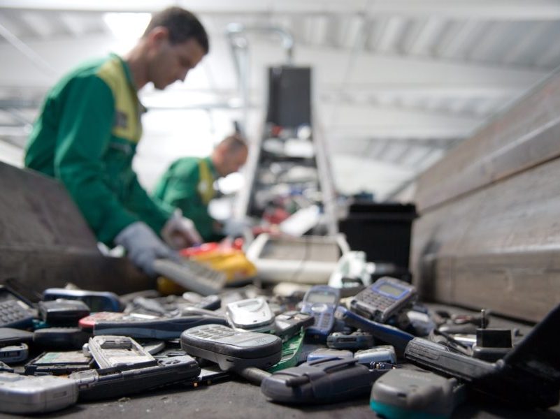 Progetto PORTENT: con tecnologia ENEA i cellulari dismessi diventano “miniere” di materie prime per nuovi dispositivi elettronici