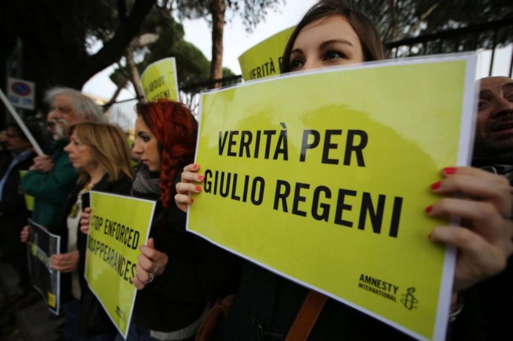 Il ministero dell’Università istituisce cinque premi in memoria di Giulio Regeni: il 15 gennaio, giorno in cui avrebbe compiuto 33 anni, verrà lanciato il primo bando