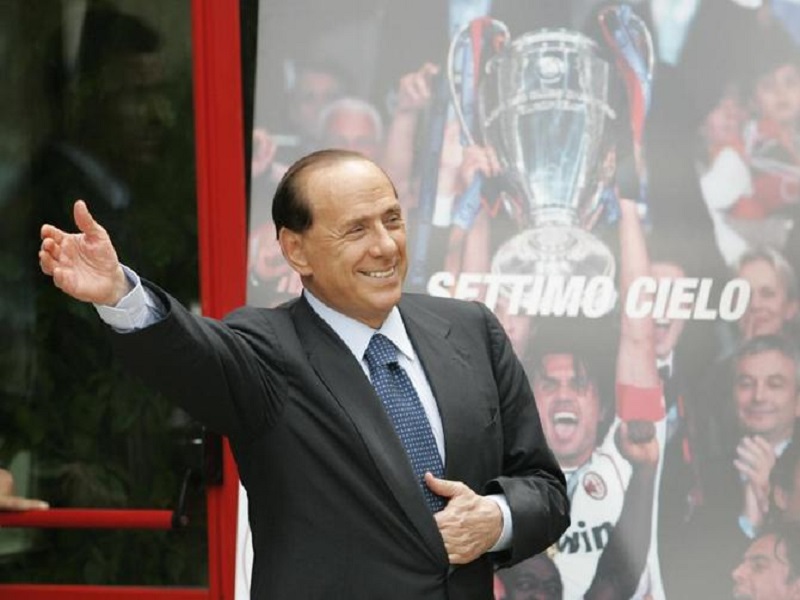 Il nuovo bollettino sulle condizioni dell'ex premier Silvio Berlusconi ricoverato al San Raffale dopo la positività al Covid-19. Per Zangrillo la fase è delicata