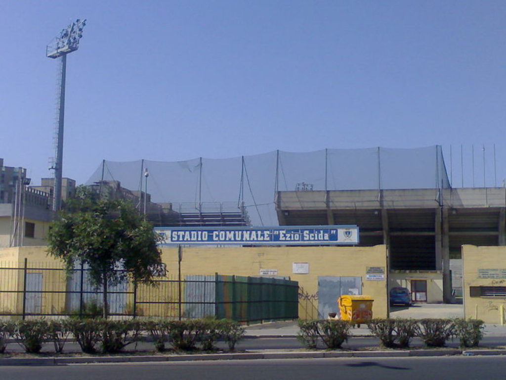 Da oggi 19 luglio 2018 l’Ezio Scida è considerato abusivo: cancelli chiusi nello storico stadio pitagorico
