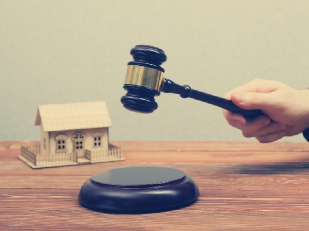 Christie’s ha annunciato la nascita di un specifico settore, chiamato “Department X – Sneakers, Streetwear & Collectibles” per questa forma emergente di collezionismo.