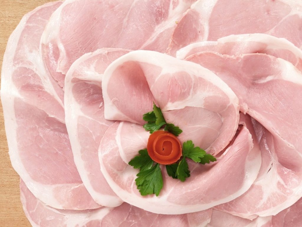 Via libera al decreto che rende obbligatoria l'indicazione dell'origine delle carni suine nei prodotti trasformati come prosciutti e salumi