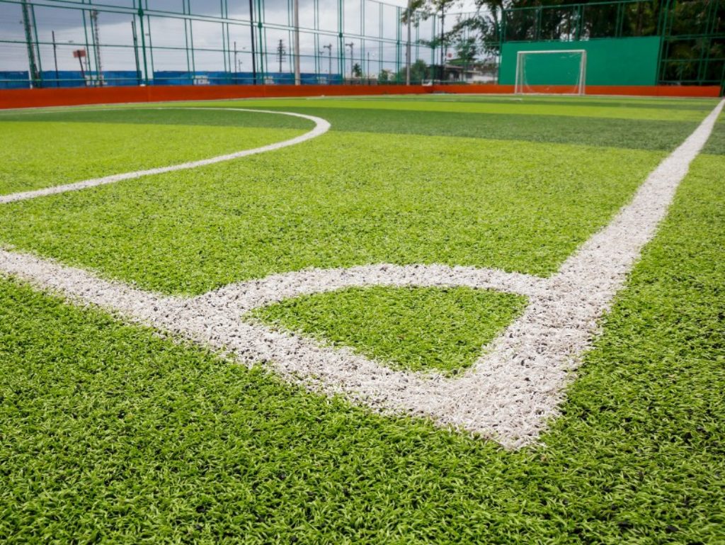 Campi in erba sintetica: la FIGC ha reso obbligatorio il trattamento con detergenti igienizzanti. Saranno più salutari e sicuri