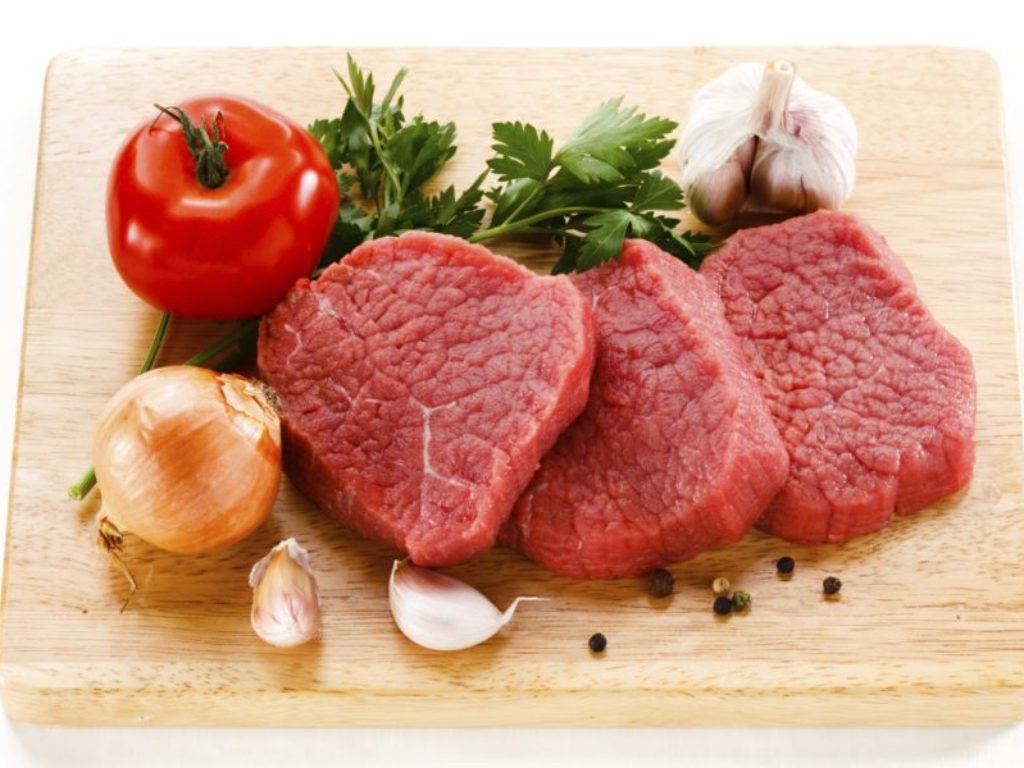 Mangiare carne si può e si deve: ISPRA ed Eurispes dimostrano come le emissioni di CO2 prodotte dagli allevamenti siano in calo. Gli studi scientifici avvalorano la filosofia de “Il Mannarino”