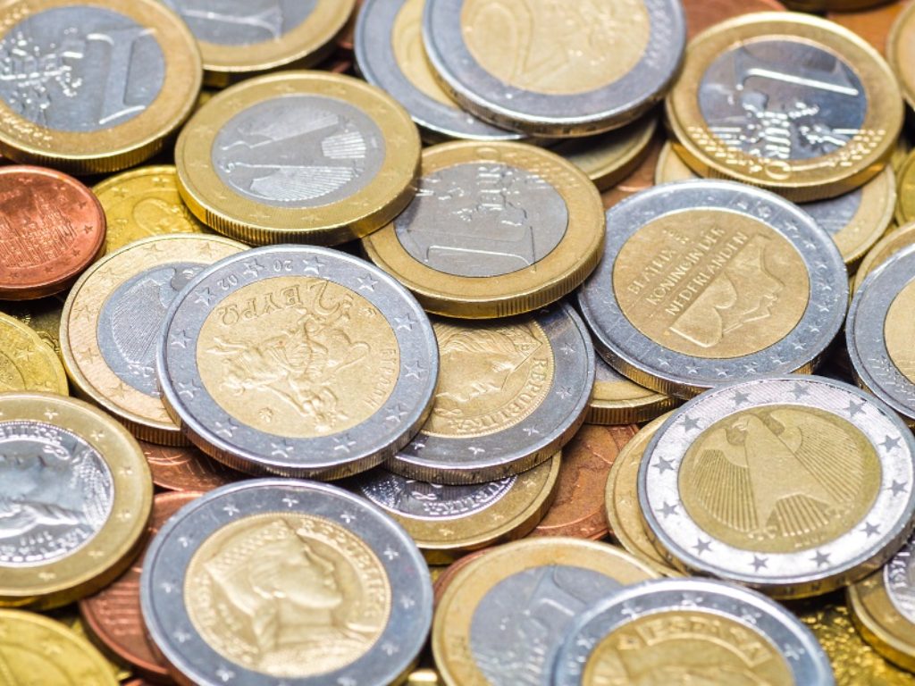 Che rapporto hanno col denaro i Millennials? Secondo l’indagine condotta da Facile.it molto buono: nel 2018 sono riusciti a destreggiarsi bene fra bollette, assicurazioni, costi di telefonia e altro, risparmiando in media 709 euro