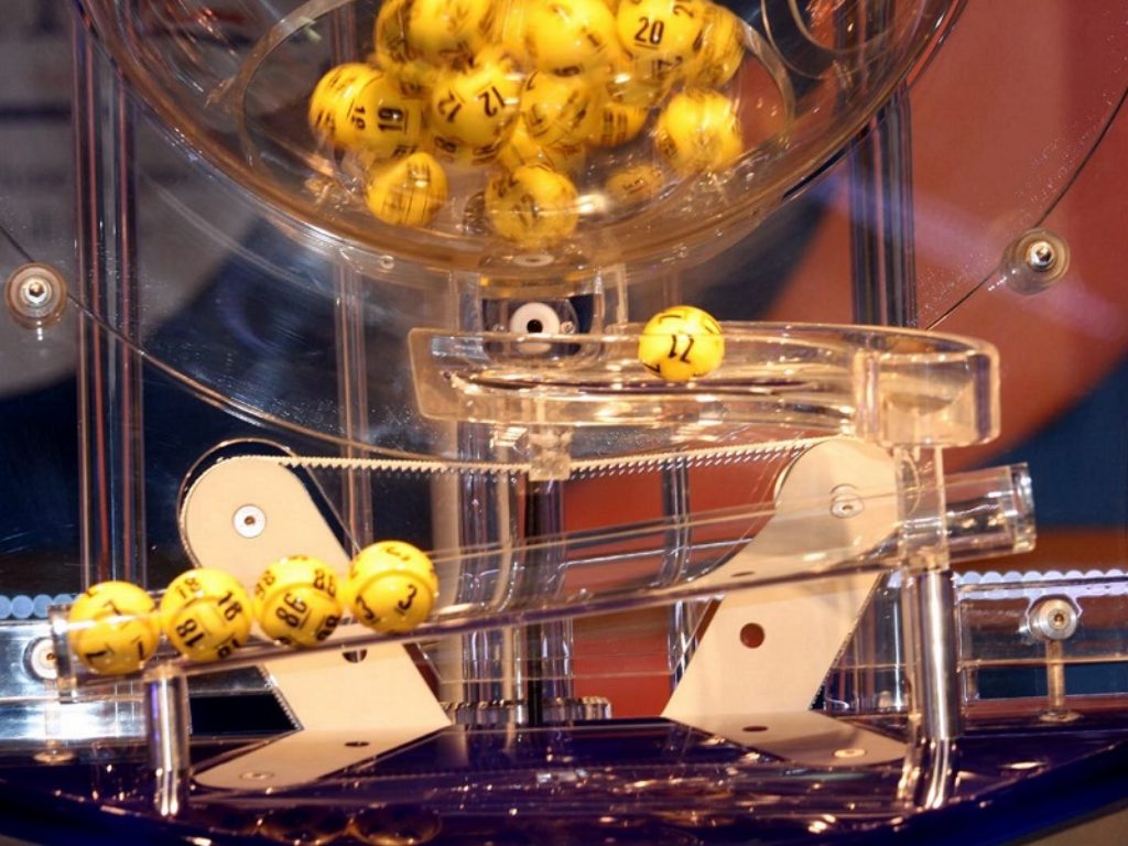 Estrazione del Lotto e 10 e Lotto serale di oggi, giovedì 27 giugno 2019. Numeri ritardatari, archivio estrazioni. Numeri vincenti Oro e Doppio Oro.