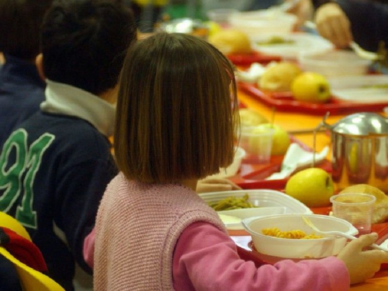Mense scolastiche biologiche: ripartito il fondo del Mipaaf per le regioni italiane che avranno 5 milioni di euro per sostenere il servizio