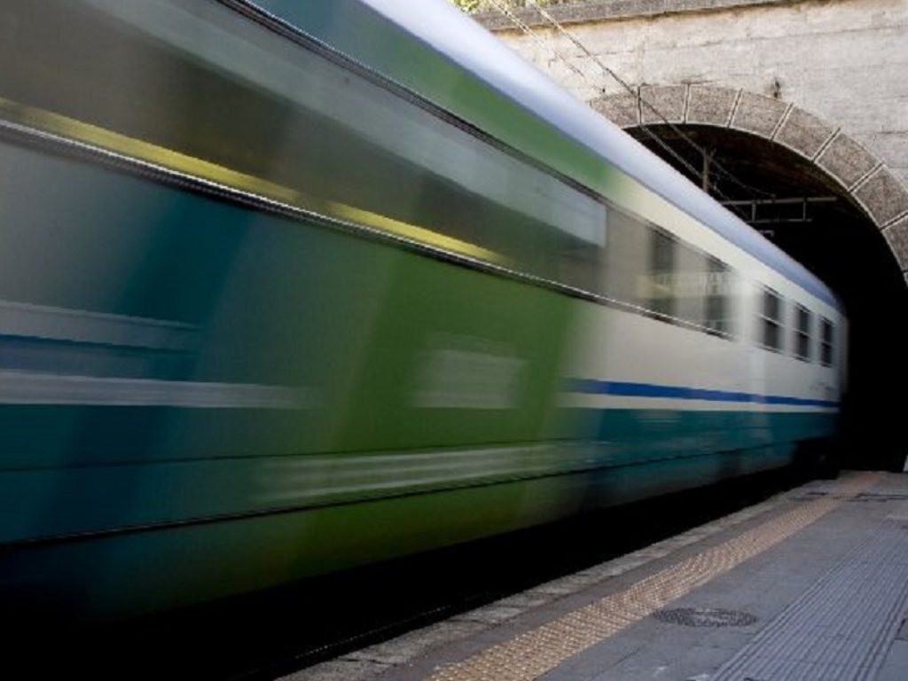 Agevolazioni di Trenitalia per i ponti di Primavera: tutte le iniziative per chi si muove con i treni regionali da Euroflora a Vinum