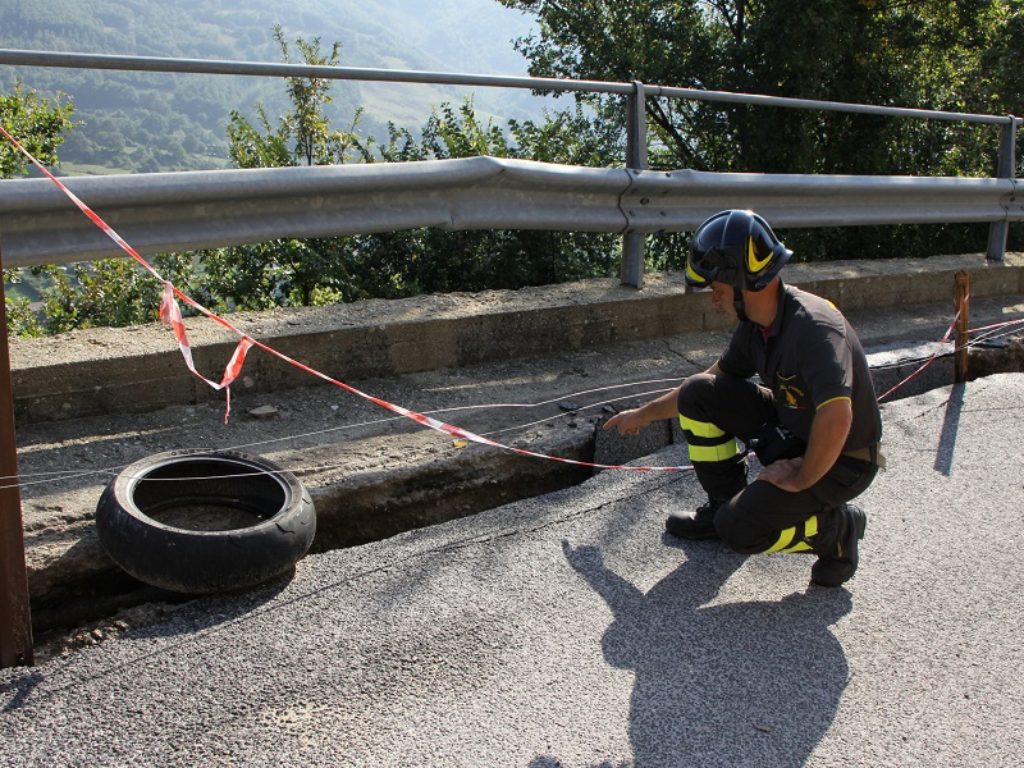 terremoto centro italia strade castelluccio di norcia