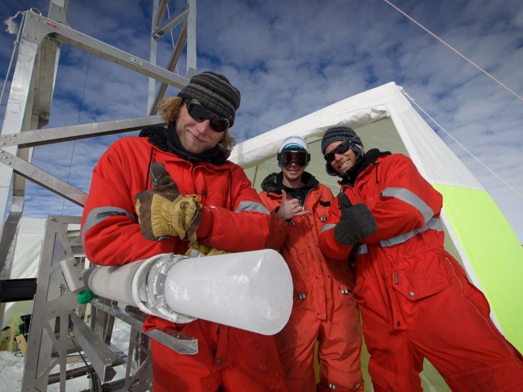 Individuato in Antartide, a 40 km dalla base italo-francese Concordia,  il sito di perforazione dove estrarre carote di ghiaccio fino a 2.730 metri di profondità, che serviranno a ricostruire il clima globale degli ultimi 1,5 milioni di anni