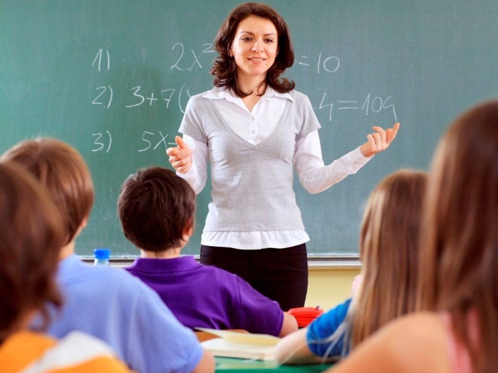 Concorso straordinario docenti: dopo la bocciatura dei sindacati anche Pd e partiti di opposizione chiedono il rinvio. M5s e Italia Viva contrari