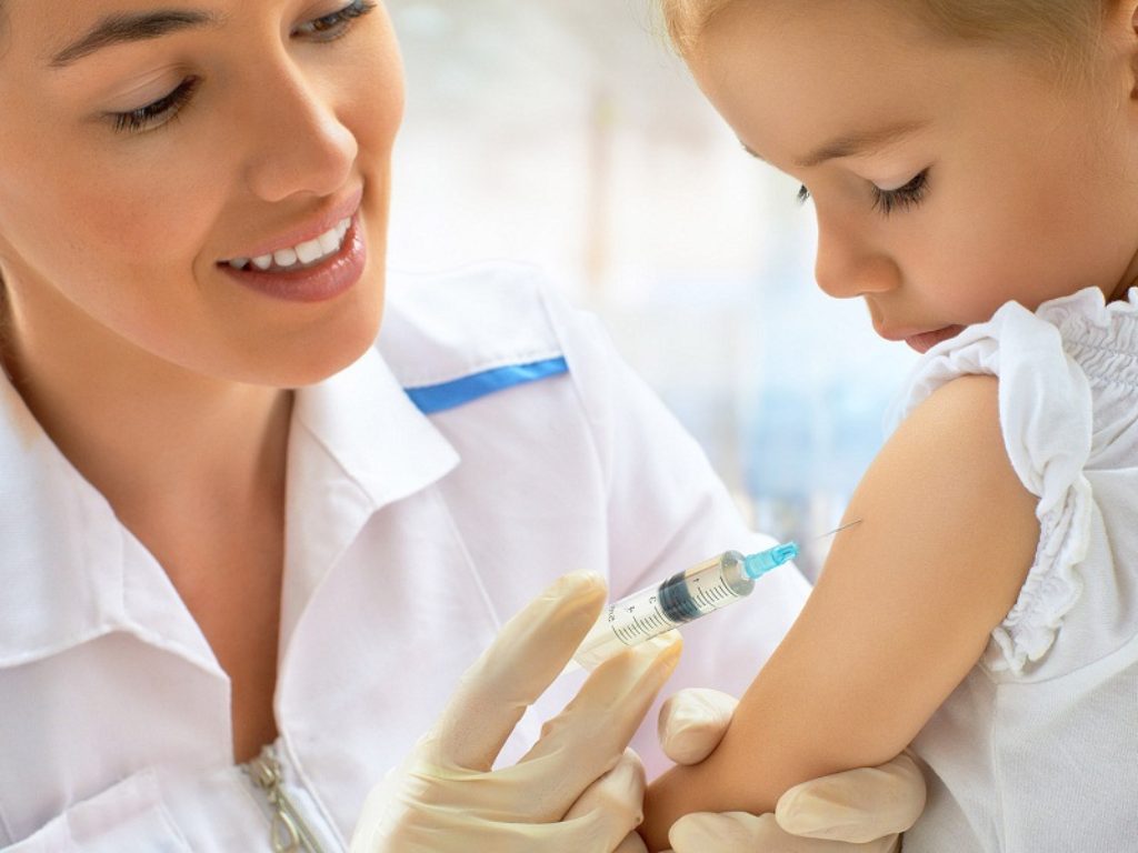 Vaccino antinfluenzale, la Sip: "Sarà gratis per i bambini fino ai 6 anni in molte regioni. Si vaccinino anche pediatri e gestanti"