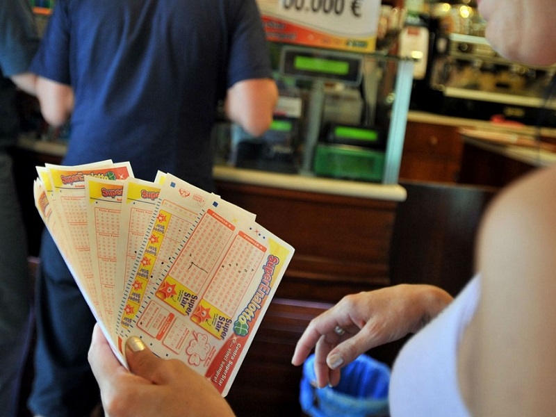 Estrazione Superenalotto 25 aprile 2024 rinviata per la Festa della Liberazione: ecco quando sarà recuperata e il nuovo calendario del gioco 