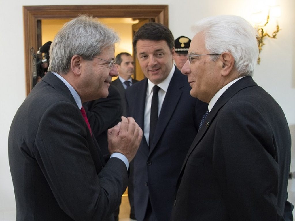 Renzi contro Gentiloni: “Prova a far saltare accordo Pd-M5S”. Oggi parte la trattativa: incontro tra capigruppo