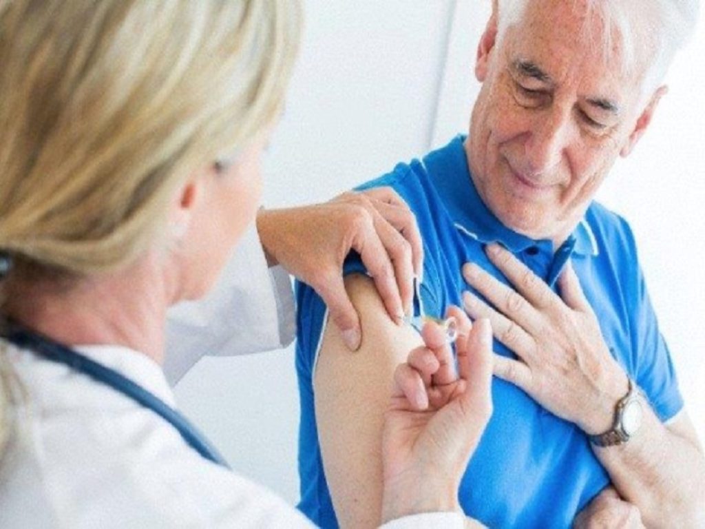 Influenza, pneumococco e herpes zoster: tre vaccini per la salute degli anziani efficaci e sicuri ma la copertura vaccinale non decolla in Italia
