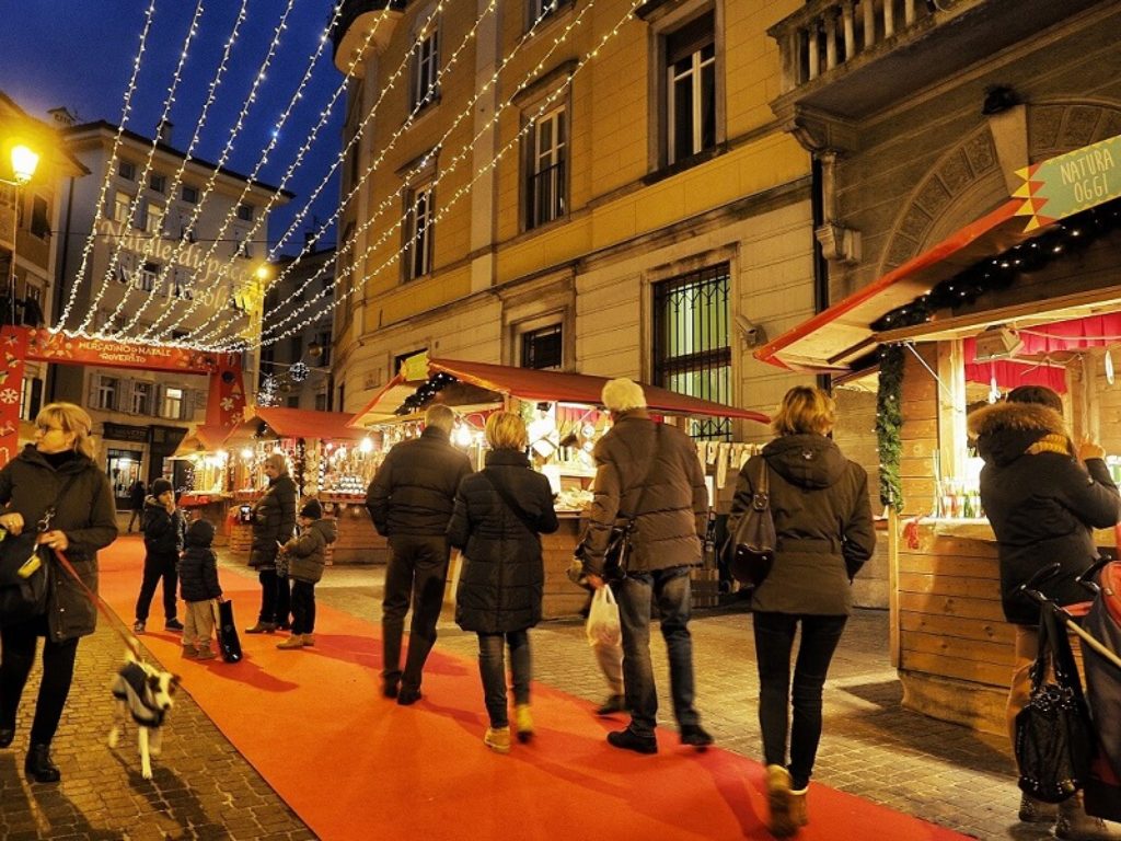 Dal weekend dell’Immacolata si moltiplicano i mercatini di Natale lungo tutta l'Italia: 51% degli italiani pronto a fare acquisti