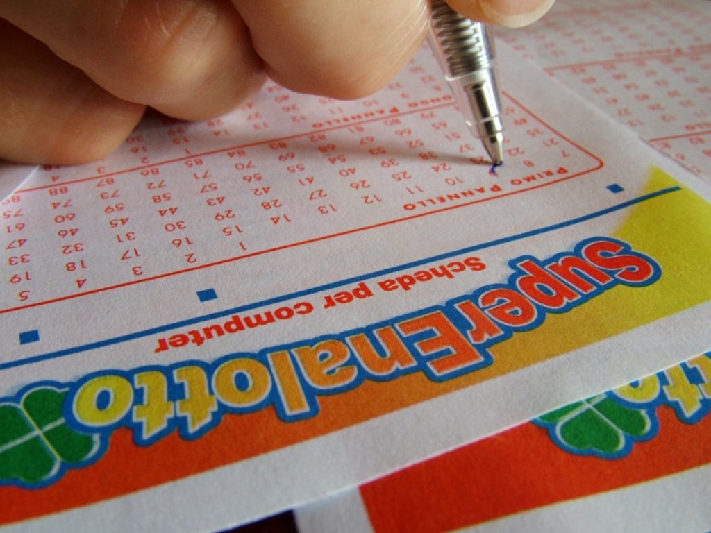 Estrazione Superenalotto di oggi, sabato 23 febbraio 2019. La combinazione vincente del 23/2/2019, il jackpot e le quote, archivio estrazioni e verifica vincite.