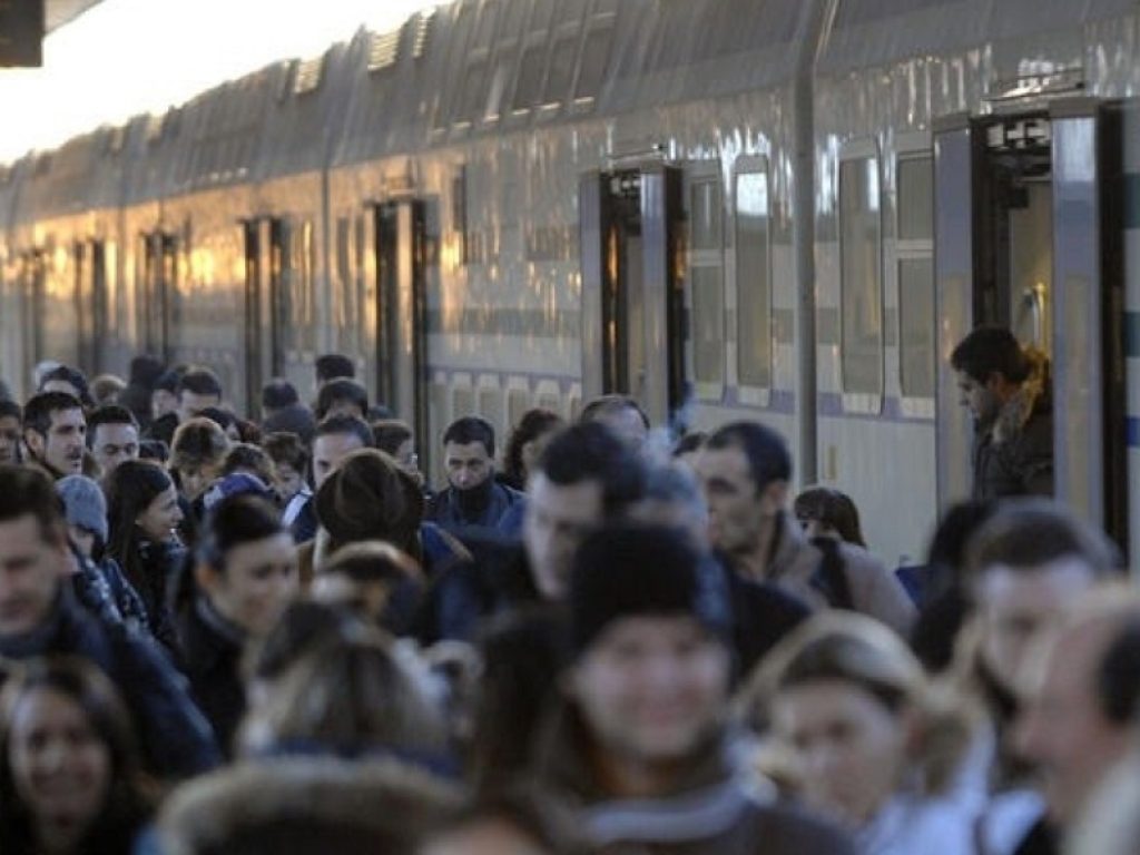 Blocco degli spostamenti dal 21 dicembre ed è corsa ai biglietti di treni e aerei: il Codacons denuncia rincari e presenta un esposto