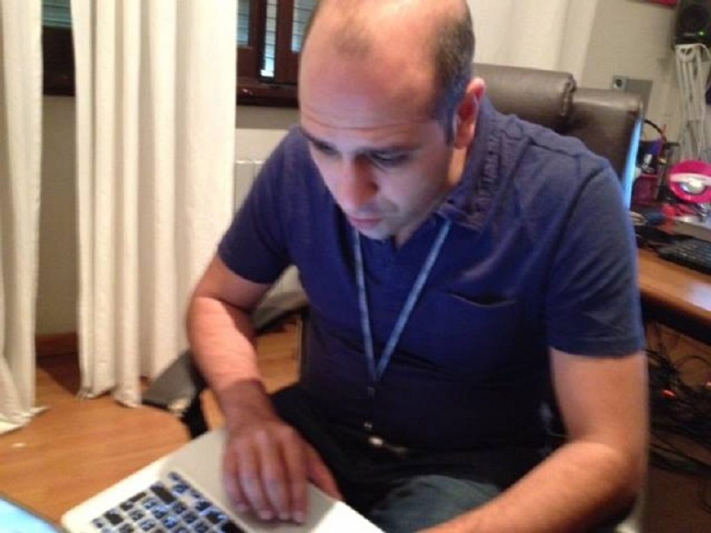 A quale VIP dareste un passaggio in auto? Gli italiani dicono sì a Zalone, no a D’Urso e Corona. Portiere aperte anche per Cannavacciuolo e Morandi