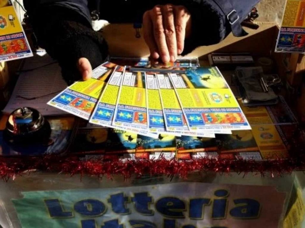 I biglietti vincenti di seconda categoria della Lotteria Italia: ecco serie e numero dei tagliandi che vincono 50mila euro