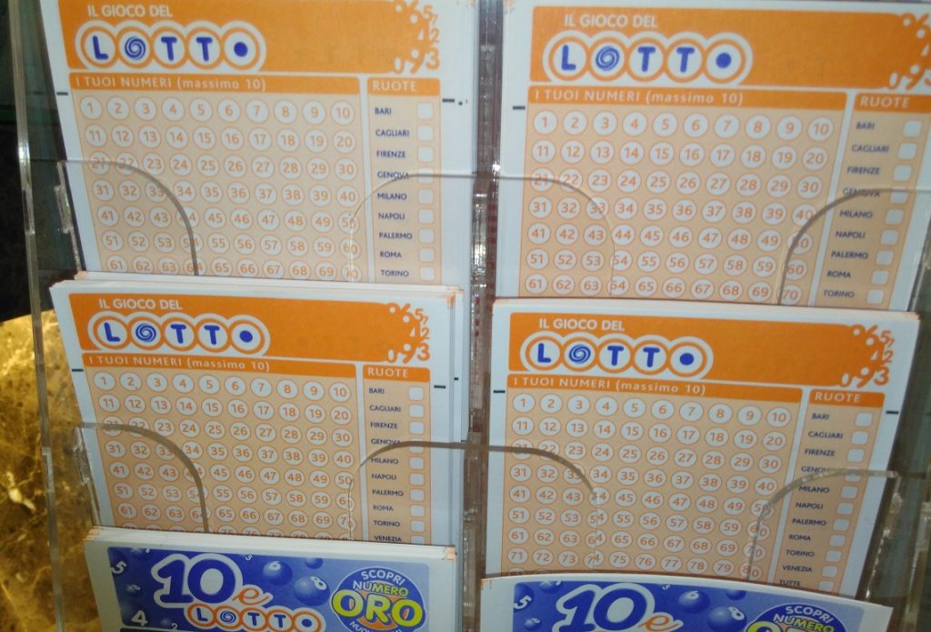 Estrazione del Lotto, 10 e Lotto e Superenalotto di oggi, martedì 10/7/2018. Numeri ritardatari e jackpot, archivio estrazioni. Numeri vincenti Oro e Doppio Oro, quote vincite del concorso.