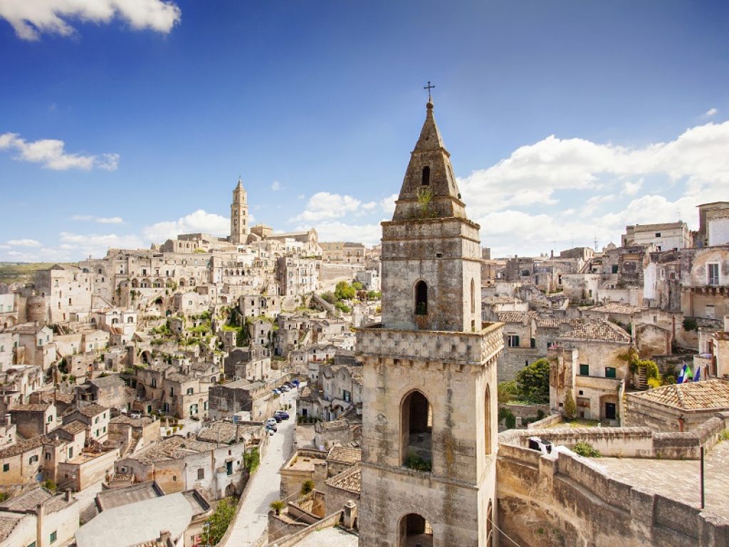 Il dominio dei social: uno dei fattori che indirizzano la scelta del luogo dove trascorrere le vacanze è l'instagrammabilità della meta