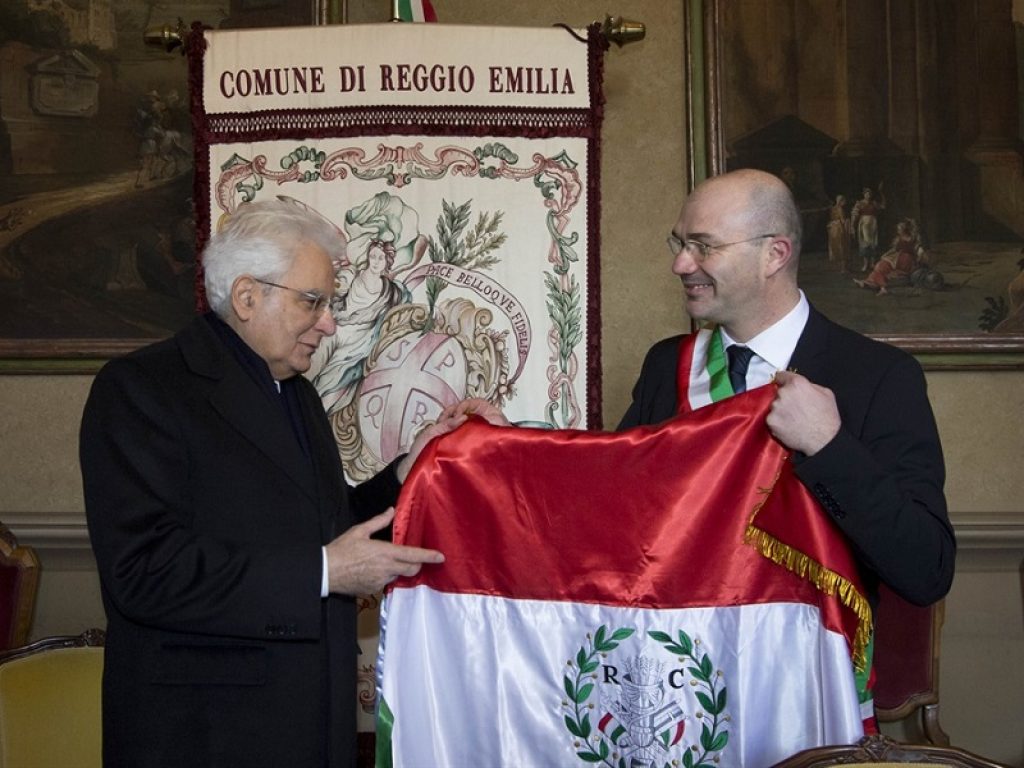 La bandiera italiana compie oggi 222 anni: il primo Tricolore il 7 gennaio 1797 a Reggio Emilia. Il messaggio del Presidente Mattarella