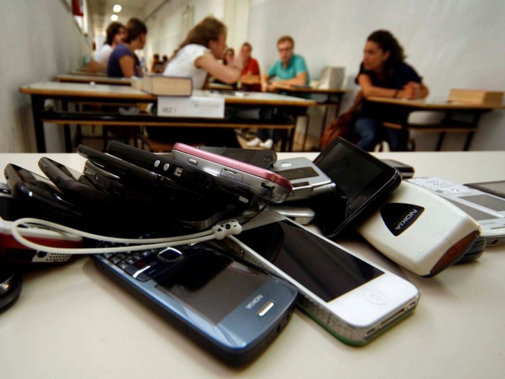 Maturità, per la seconda prova Tacito e Plutarco al Classico. Il campo magnetico e lo studio di una funzione allo Scientifico