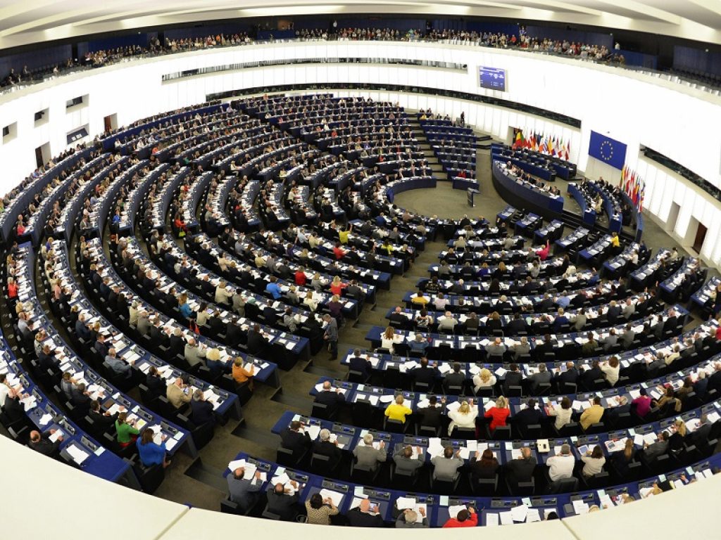 Via libera alla discussa riforma del copyright: tra le nuove regole sul diritto d'autore online start-up soggette ad obblighi meno rigidi, Meme o GIF espressamente esclusi dalla direttiva