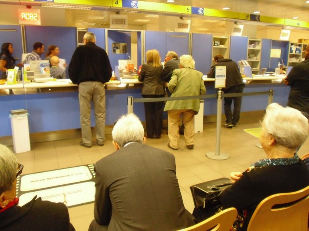 Pensioni di settembre già in pagamento: ritiro possibile da oltre 7.000 Postamat per chi ha scelto l’accredito, i turni per chi deve recarsi negli Uffici Postali