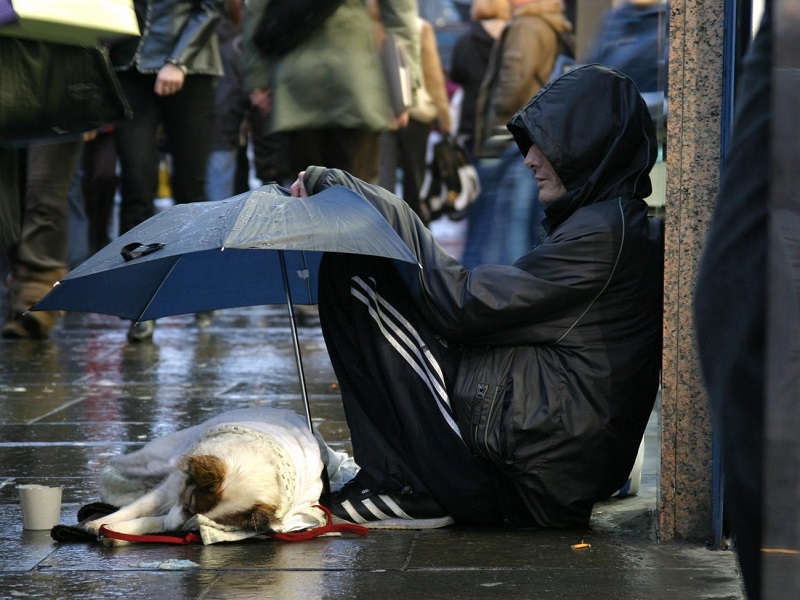 In Italia 1,8 milioni di famiglie vivono in condizioni di povertà assoluta secondo gli ultimi dati Istat: mai dall'inizio delle serie storiche si era arrivati ad un valore così negativo