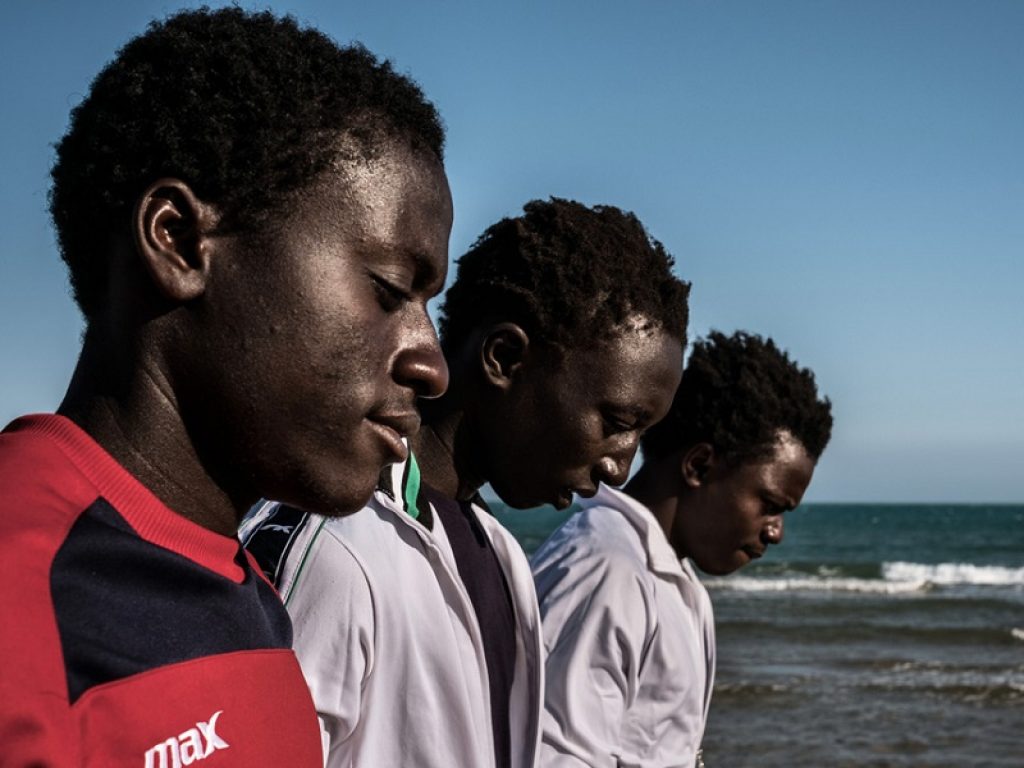 Indagine Ue.Coop/Ixe': l'80% è favorevole all'accoglienza temporanea dei migranti ma chiede lo svolgimento di attività di pubblica utilità e l'obbligo di apprendere l'Italiano