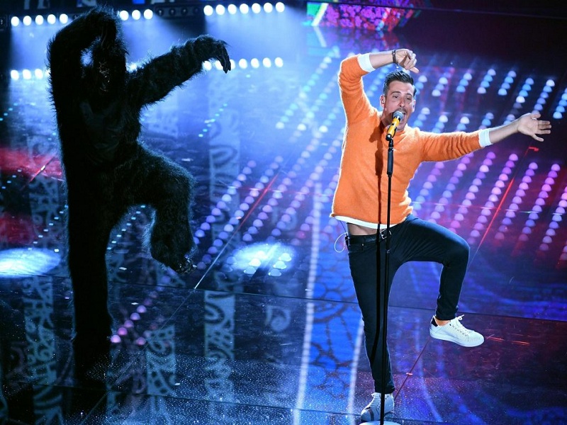 Francesco Gabbani operato alle corde vocali, il lungo post dell'artista sui social per i fan: “Non vedo l’ora di cantare con voi”