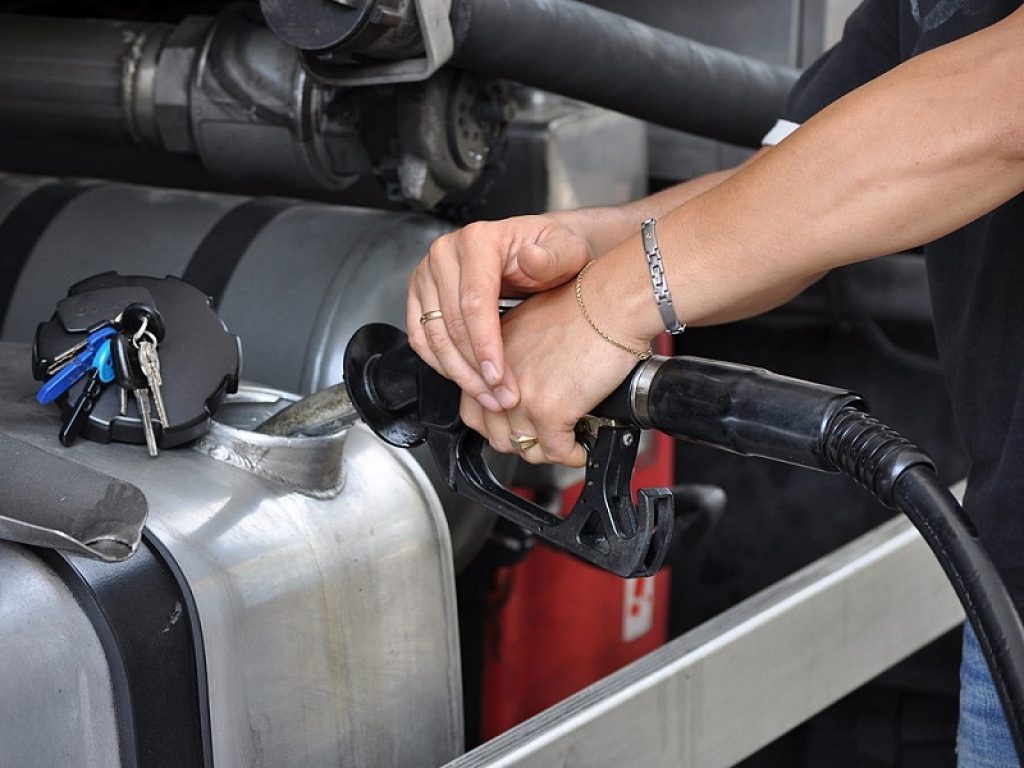 Stangata carburanti anche per le auto a metano: come denuncia il Codacons oggi un pieno costa il doppio rispetto a inizio anno