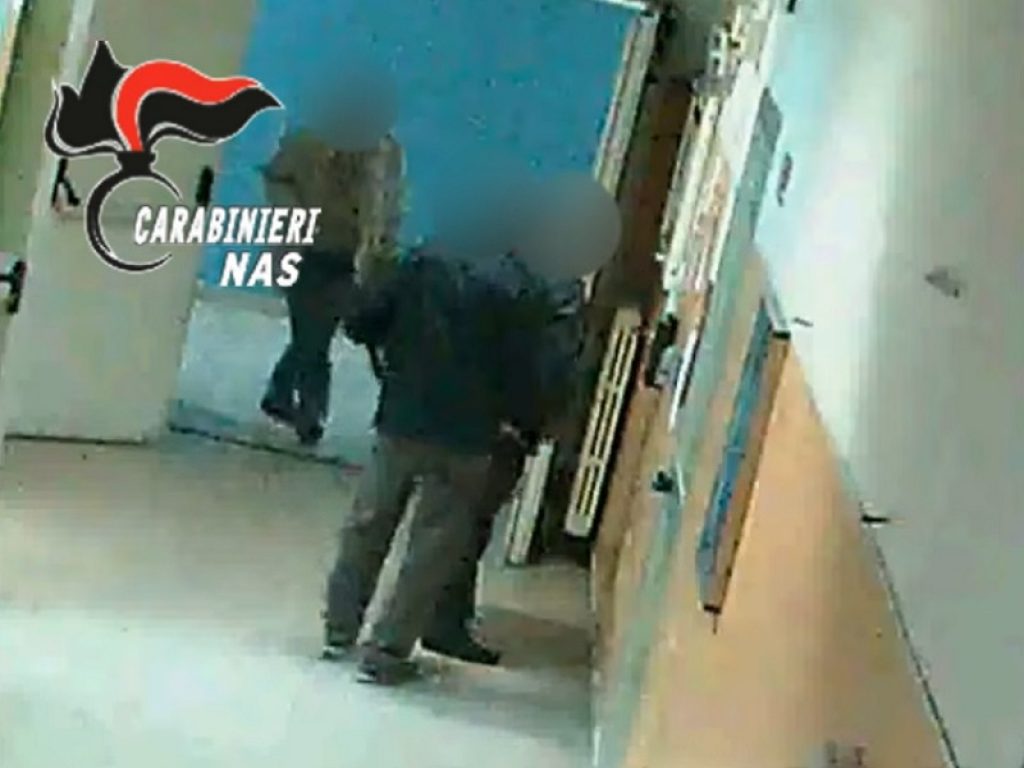 furbetti cartellino ospedale loreto mare napoli