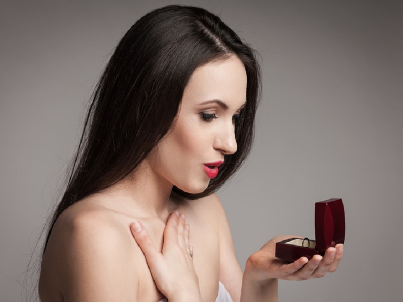 Quali sono i gioielli di tendenza per l'autunno: collane e orecchini sono in pole position, mentre i bracciali stanno recuperando terreno.