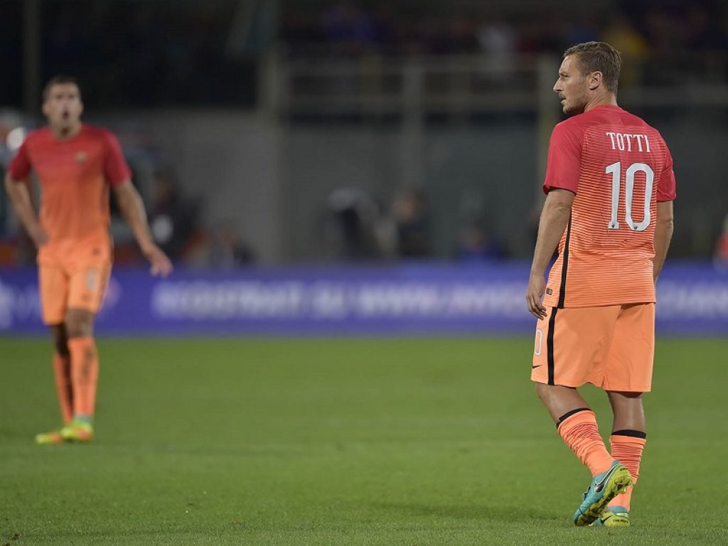 Gossip: il matrimonio tra Francesco Totti e Ilary Blasi sarebbe in crisi. Sul web è pioggia di meme per la coppia più amata dello showbiz