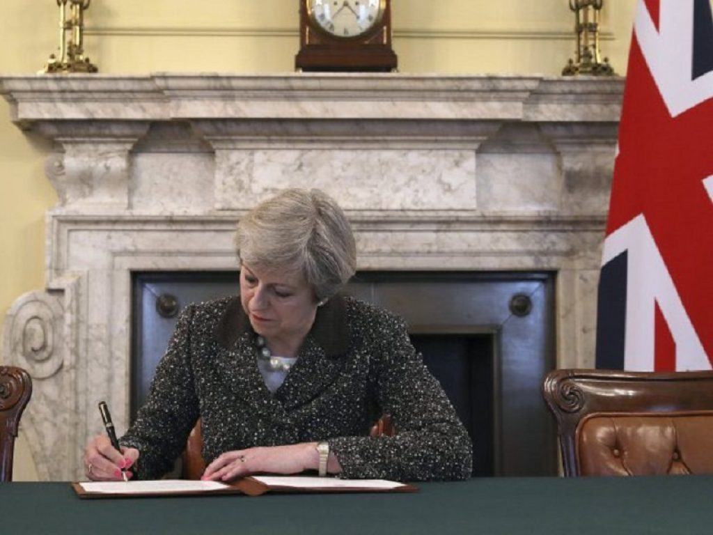 theresa may lettera brexit