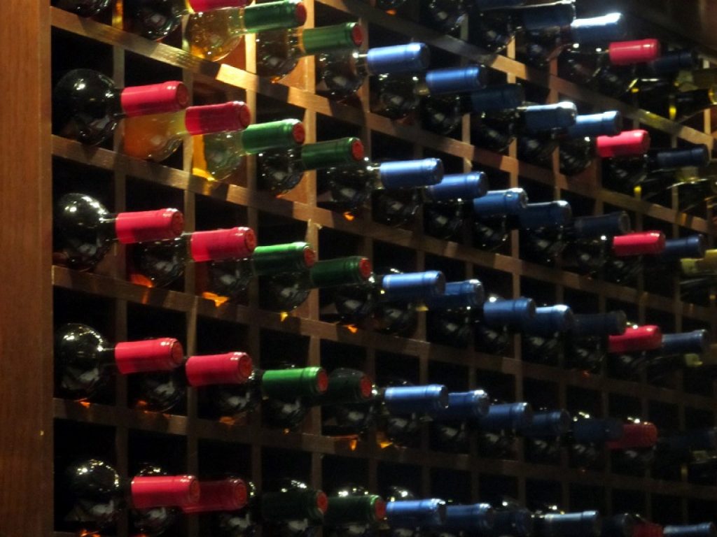 Mercato del vino online in forte espansione tranne che in Italia: si preferiscono ancora assaggi, degustazioni e acquisti dal produttore o nella Gdo