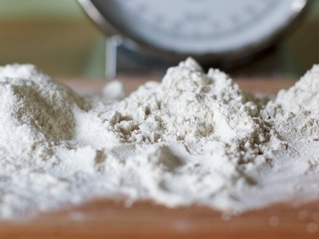 Spesa di guerra per gli italiani al tempo del Coronavirus con un aumento degli acquisti di uova, farina, pasta, caffè e acqua secondo un'indagine Coldiretti