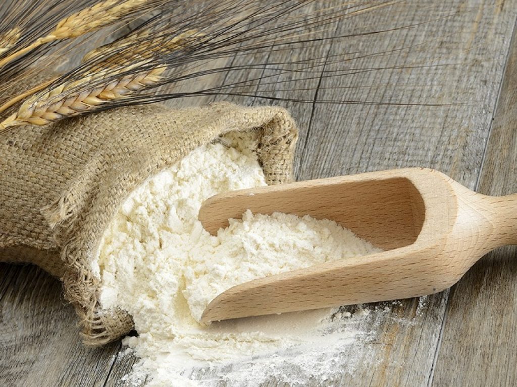 La farina 00 non va eliminata in una dieta a basso indice glicemico: il consiglio del nutrizionista è di sostituirne una parte con farine integrali