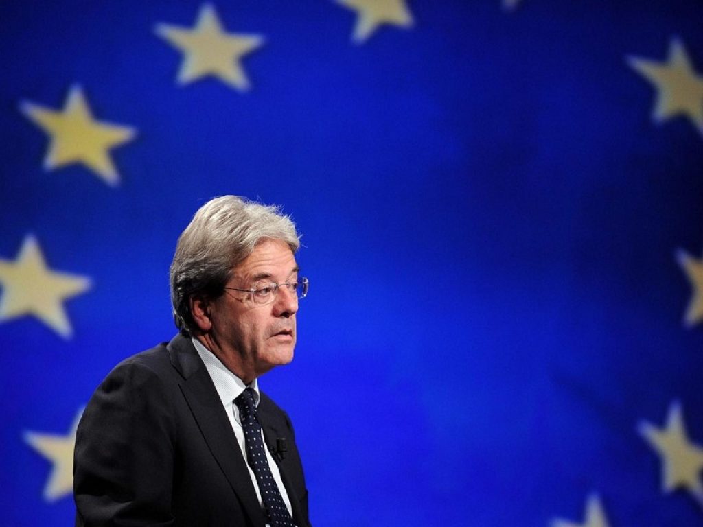 A Strasburgo Paolo Gentiloni e i commissari europei cantano Bella Ciao: il video diventa virale e scoppia la polemica