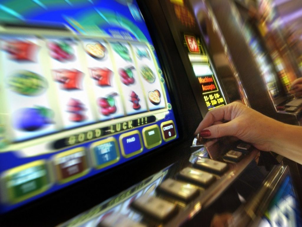 Slot machine: oggi rappresentano il vero cuore del mercato del gambling, anche per merito delle versioni nei casinò online