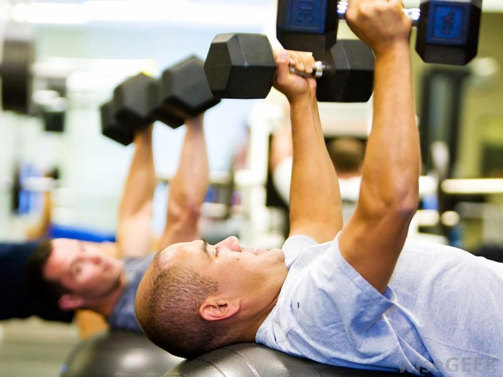 Dai pesi alle cyclette, con le palestre chiuse ormai da mesi schizzano i prezzi delle attrezzature per praticare attività fisica in casa