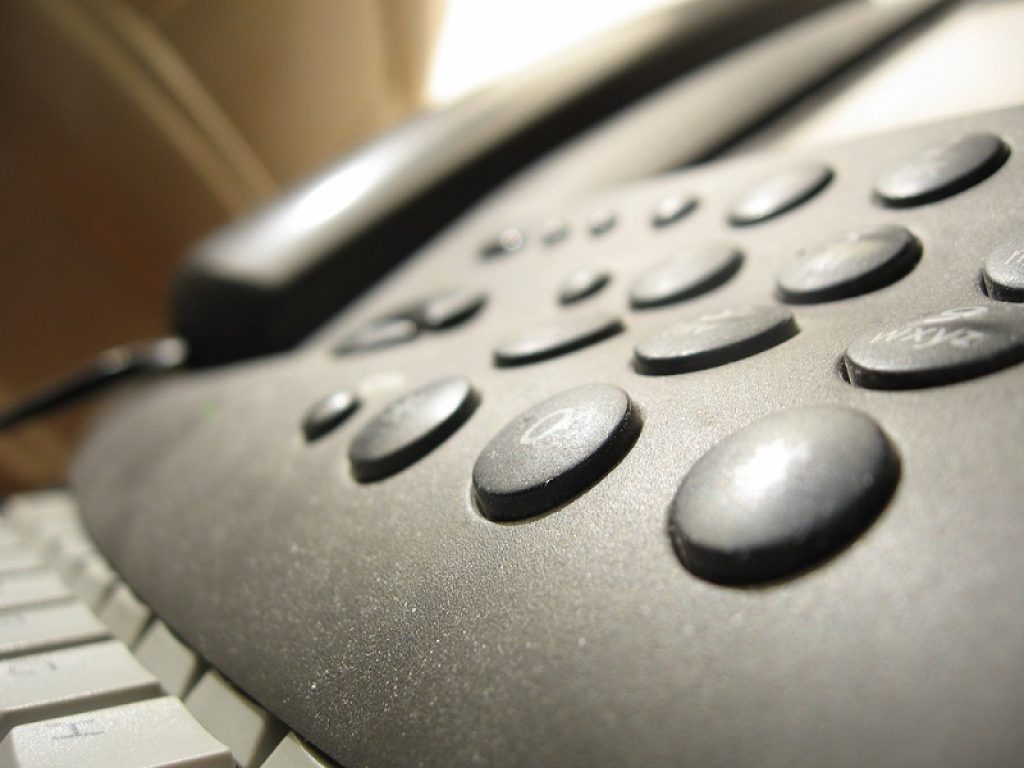 Da Aprile aumentano le tariffe del telefono: il Codacons annuncia una class action contro le compagnie telefoniche in difesa degli utenti di fisso e mobile
