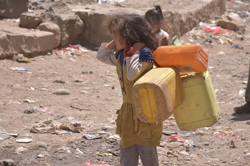 Guerra e povertà in Yemen: UNICEF annuncia il via al terzo ciclo di aiuti in denaro per 9 milioni di persone che soffrono la fame