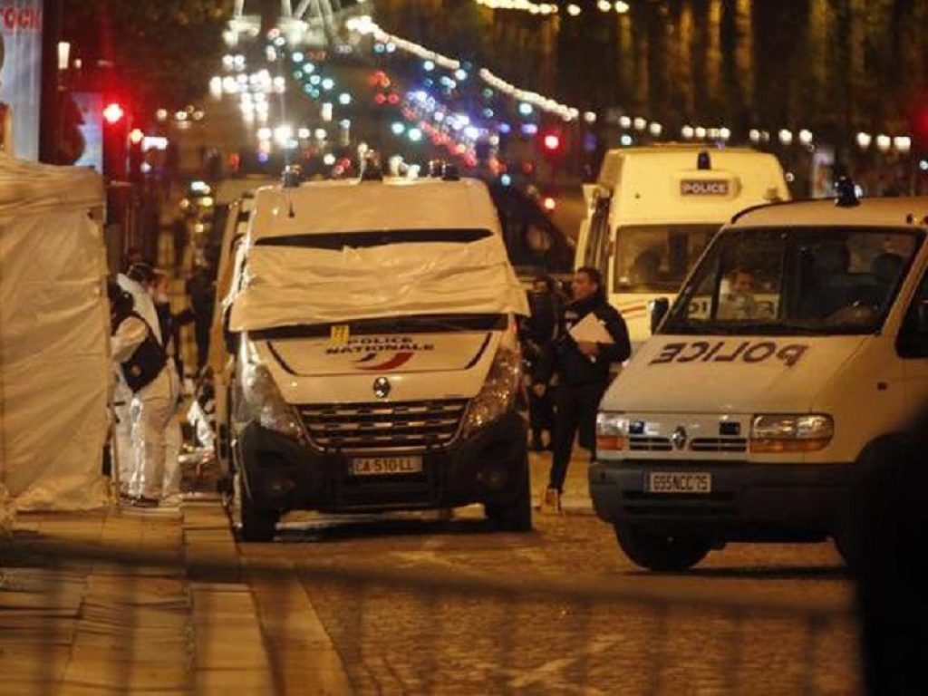 attentato terroristico parigi 2017