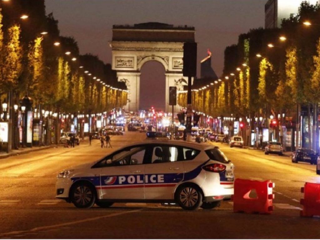 parigi sparatoria 20 aprile attacco terroristico
